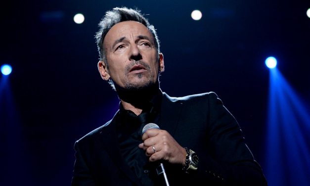 Bruce Springsteen Abandons Script to Address Border Crisis